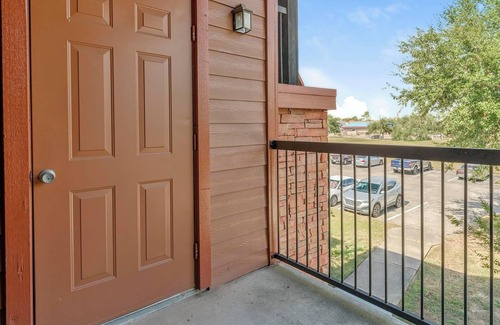 Southbelt/Ellington Apartment | Landing | Beautiful 1BD, Game Room, Clubhouse