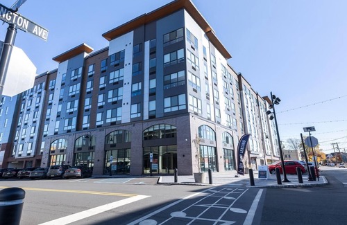 Carteret Apartment | Landing | Beautiful 2BD, Rooftop Lounge, Gym