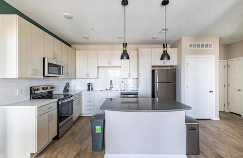 Kenton Apartment | Landing | Beautiful 2BD, Gym, Clubhouse