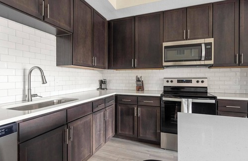 Palmetto Apartment | Landing | Beautiful 2BD, Gym, Clubhouse