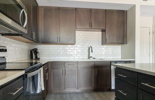 Palmetto Apartment | Landing | Beautiful 2BD, Pool, Gym