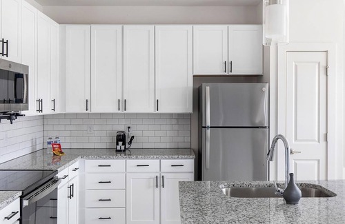 Athens Apartment | Landing | Beautiful 3BD, Gym, Yoga Studio
