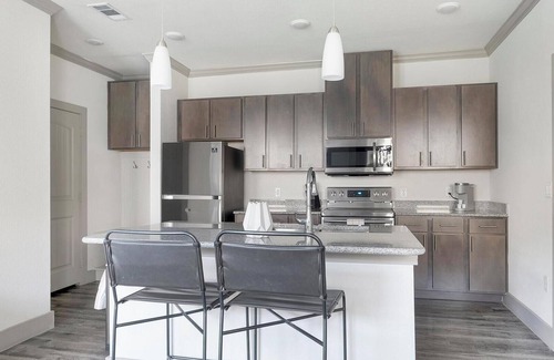 Manor Apartment | Landing | Chic 1BD, Courtyard, Clubhouse