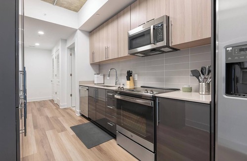 Baileys Crossroads Apartment | Landing | Chic 1BD, Game Room, Gym