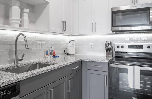 Sanford Apartment | Landing | Chic 1BD, Pool, Courtyard