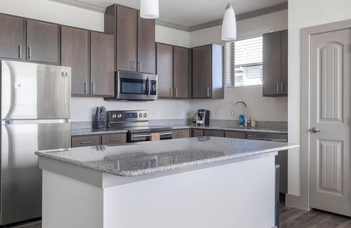 Manor Apartment | Landing | Chic 2BD, Gym, Courtyard