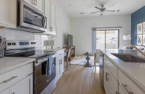 Casas Adobes Apartment | Landing | Chic 2BD, Pool