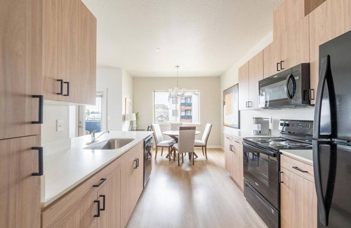 Molalla Apartment | Landing | Chic 2BD, Pool, Gym