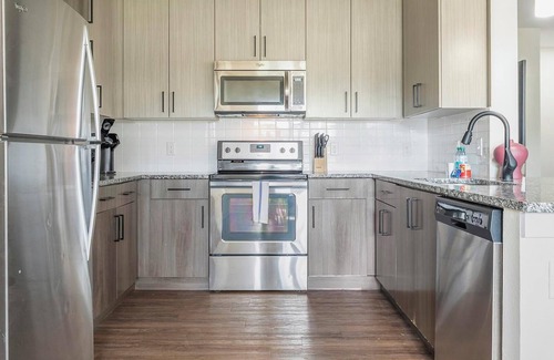 Tropic Apartment | Landing | Incredible 2BD, Courtyard, Pool