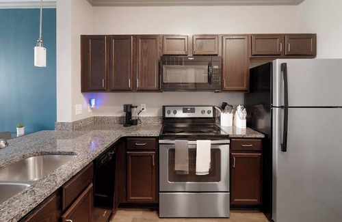 South Nashville Apartment | Landing | Modern 1BD, Clubhouse, Gym
