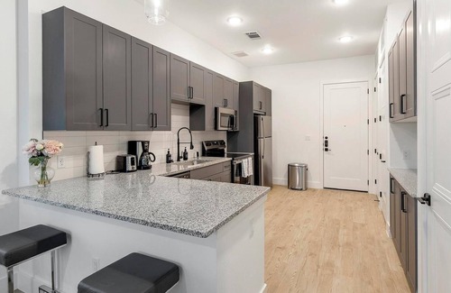 Denton Apartment | Landing | Modern 1BD, Gym