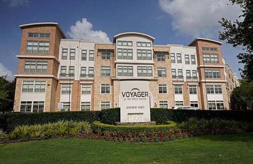 Nassau Bay Apartment | Landing | Modern 1BD, Clubhouse, Pool