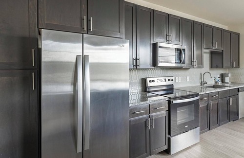 Fort Worth Apartment | Landing | Modern 1BD, Yoga Studio, Courtyard