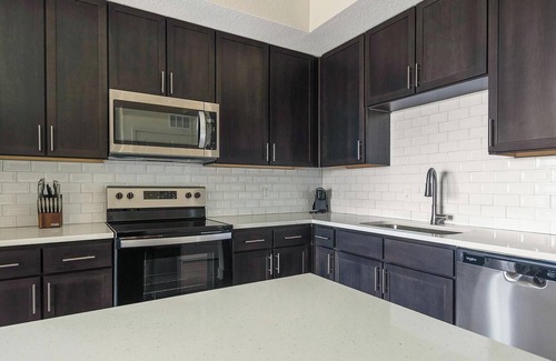 Palmetto Apartment | Landing | Modern 1BD, Yoga Studio, Clubhouse