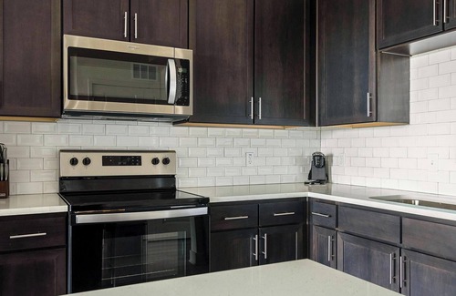 Palmetto Apartment | Landing | Modern 1BD, Yoga Studio, Clubhouse