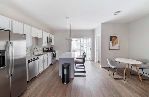 Willow Springs Apartment | Landing | Modern 2BD, Gym, Clubhouse