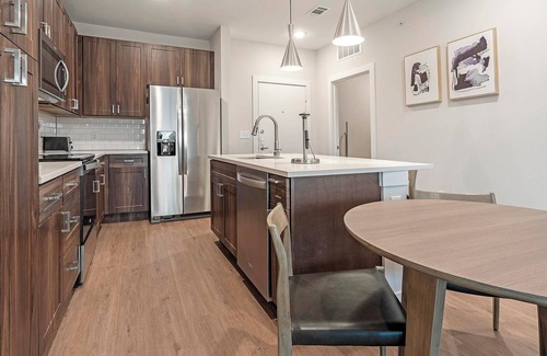Seguin Apartment | Landing | Modern 2BD, Pool, Gym