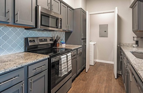 San Antonio Apartment | Landing | Modern 2BD, Gym, Clubhouse