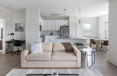 Athens Apartment | Landing | Modern 3BD, Gym, Yoga Studio