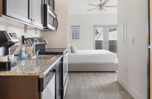 Pearl District Apartment | Landing | Modern Studio, Courtyard, Gym