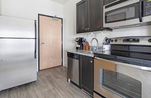 Pearl District Apartment | Landing | Modern Studio, Courtyard, Gym