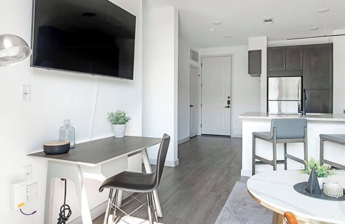 Dallas Apartment | Landing | Spectacular 1BD, Clubhouse, Yoga Studio