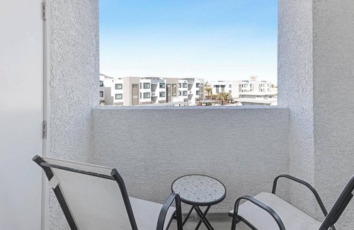 Townsite Apartment | Landing | Spectacular 2BD, Pool, Rooftop Lounge