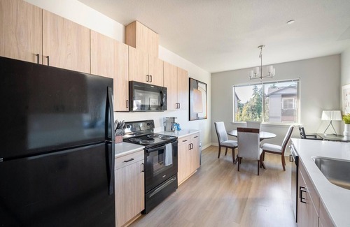 Molalla Apartment | Landing | Spectacular 2BD, Clubhouse, Pool