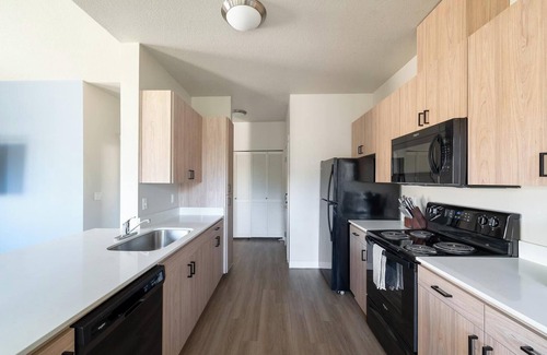 Molalla Apartment | Landing | Spectacular 2BD, Clubhouse, Pool