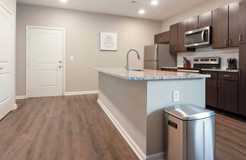 Chesterfield Apartment | Landing | Stunning 1BD, Pool, Gym