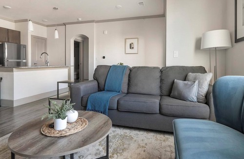Manor Apartment | Landing | Stunning 1BD, Courtyard, Gym