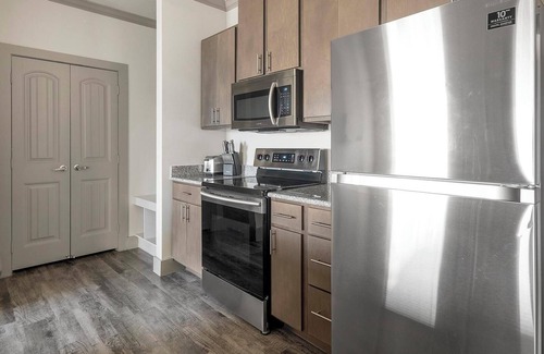 Manor Apartment | Landing | Stunning 1BD, Courtyard, Gym