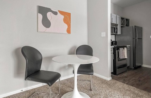 Briarforest Apartment | Landing | Stunning 1BD, Pool, Gym