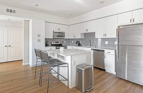 Townsite Apartment | Landing | Stunning 1BD, Rooftop Lounge, Pool