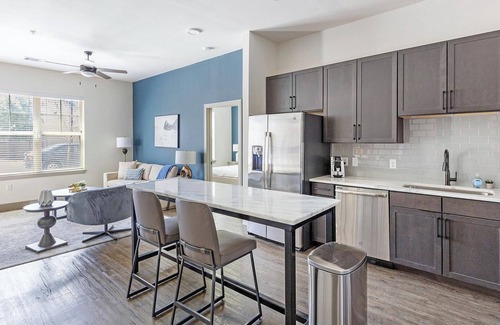 Denton Apartment | Landing | Stunning 2BD, Gym, Clubhouse
