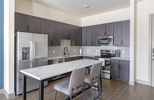 Denton Apartment | Landing | Stunning 2BD, Gym, Clubhouse
