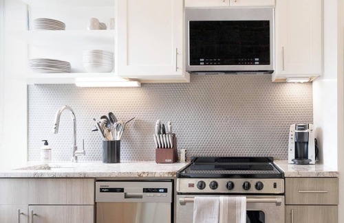 Eureka Apartment | Landing | Stunning 2BD, Gym, Clubhouse