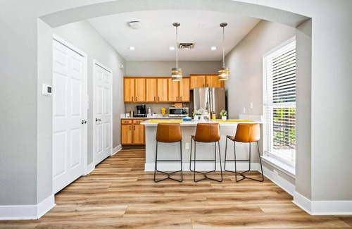 Eureka Apartment | Landing | Stunning 2BD, Gym, Clubhouse