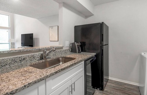 Cordova Apartment | Landing | Stunning 2BD, Pool, Gym