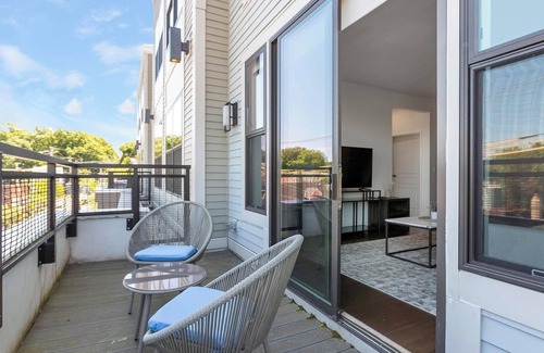 Little Italy Apartment | Landing | Stunning 2BD, Gym