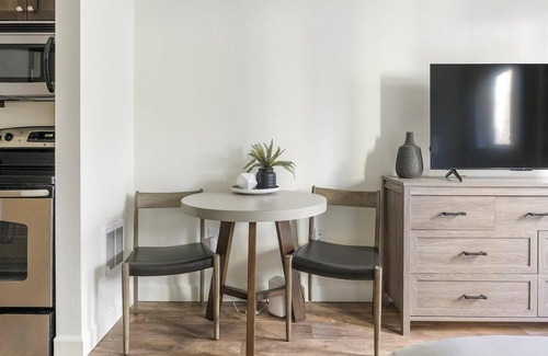 Pearl District Apartment | Landing | Stunning Studio, Courtyard, Gym