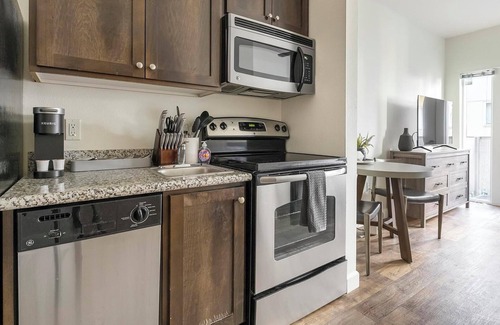 Pearl District Apartment | Landing | Stunning Studio, Courtyard, Gym
