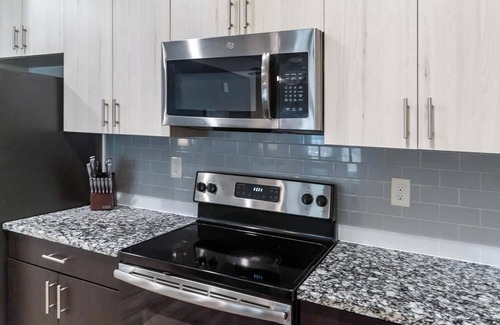 Charlotte Apartment | Landing | Stylish 1BD, Clubhouse, Gym