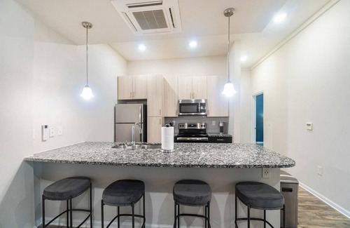 Charlotte Apartment | Landing | Stylish 1BD, Clubhouse, Gym