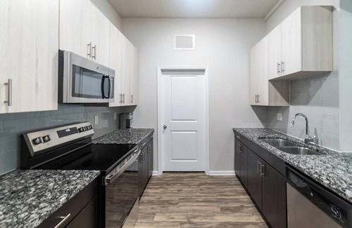 Charlotte Apartment | Landing | Stylish 1BD, Clubhouse, Gym