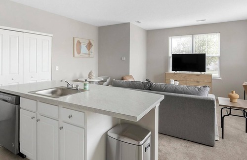 Canal Winchester Apartment | Landing | Stylish 1BD, Gym, Pool