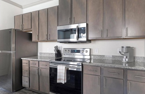 Manor Apartment | Landing | Stylish 1BD, Pool, Gym