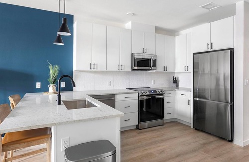 Civic Center Apartment | Landing | Stylish 1BD, Rooftop Lounge, Gym