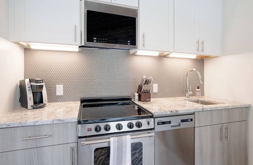Berryessa Apartment | Landing | Stylish 1BD in Five Points South