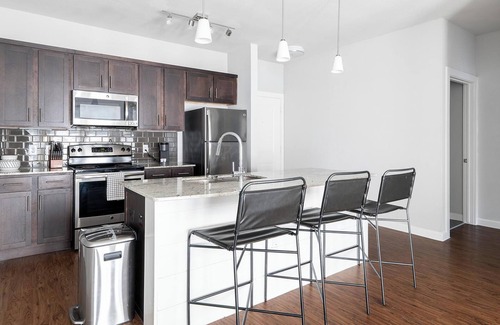 Buda Apartment | Landing | Stylish 1BD, Yoga Studio, Pool
